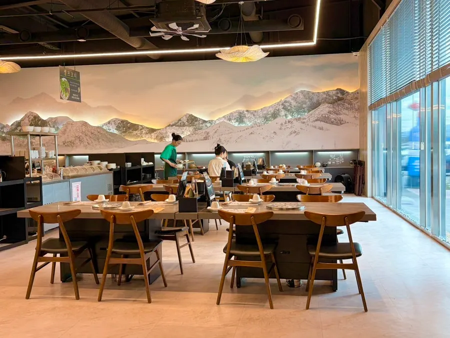 Open, airy seating area at Chodang Uga