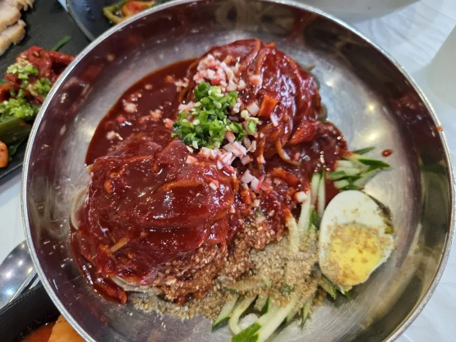 Close-up of the boiled pork plate from the two-person set