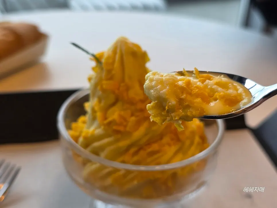 백야커피 베이커리 카페 공간