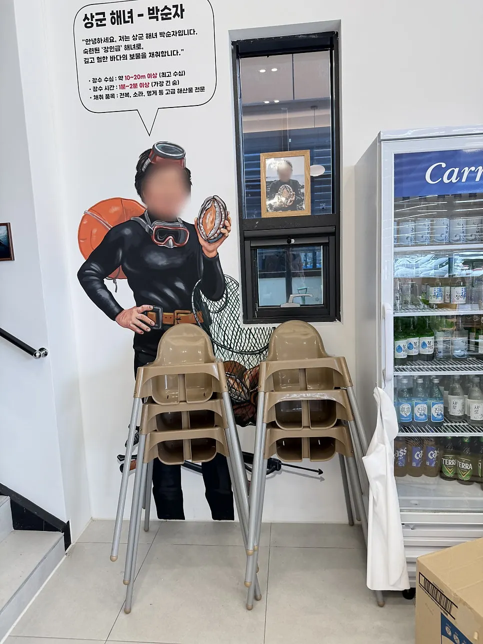 태블릿 주문 시스템이 놓인 1층 홀 테이블