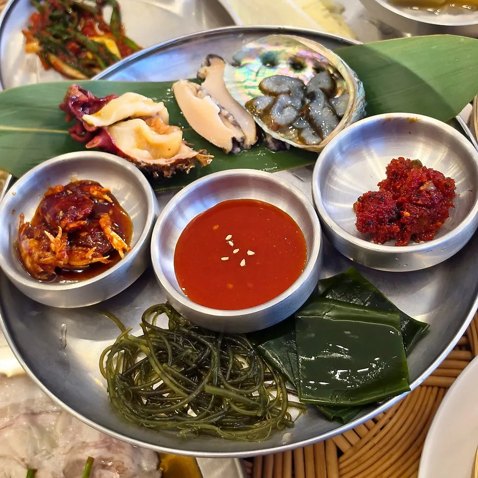 멍게와 해삼 등 모둠 해산물