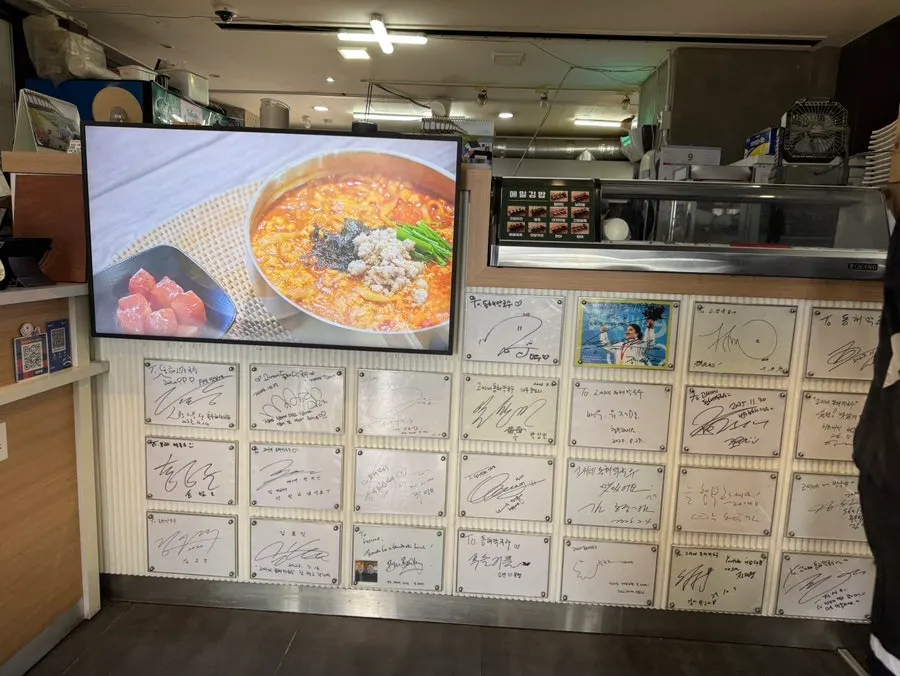 고씨네동해막국수 내부 통로