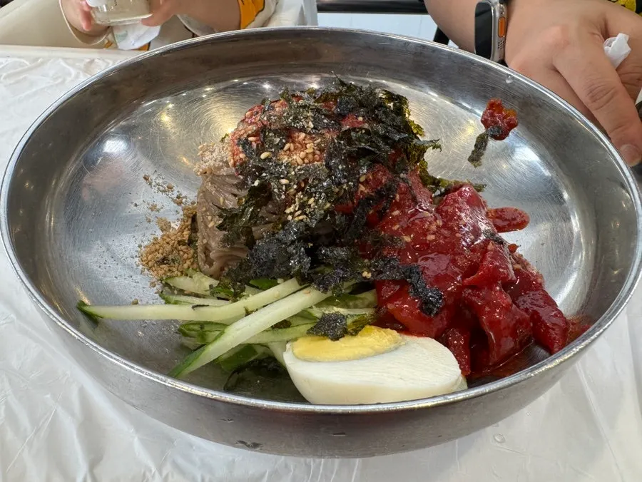 날치알김밥과 샐러드김밥 메밀김밥
