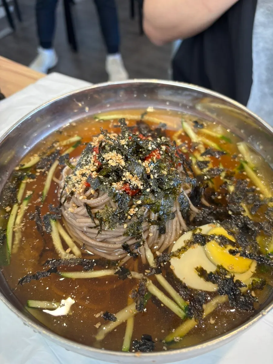 막국수와 메밀 김밥 상차림
