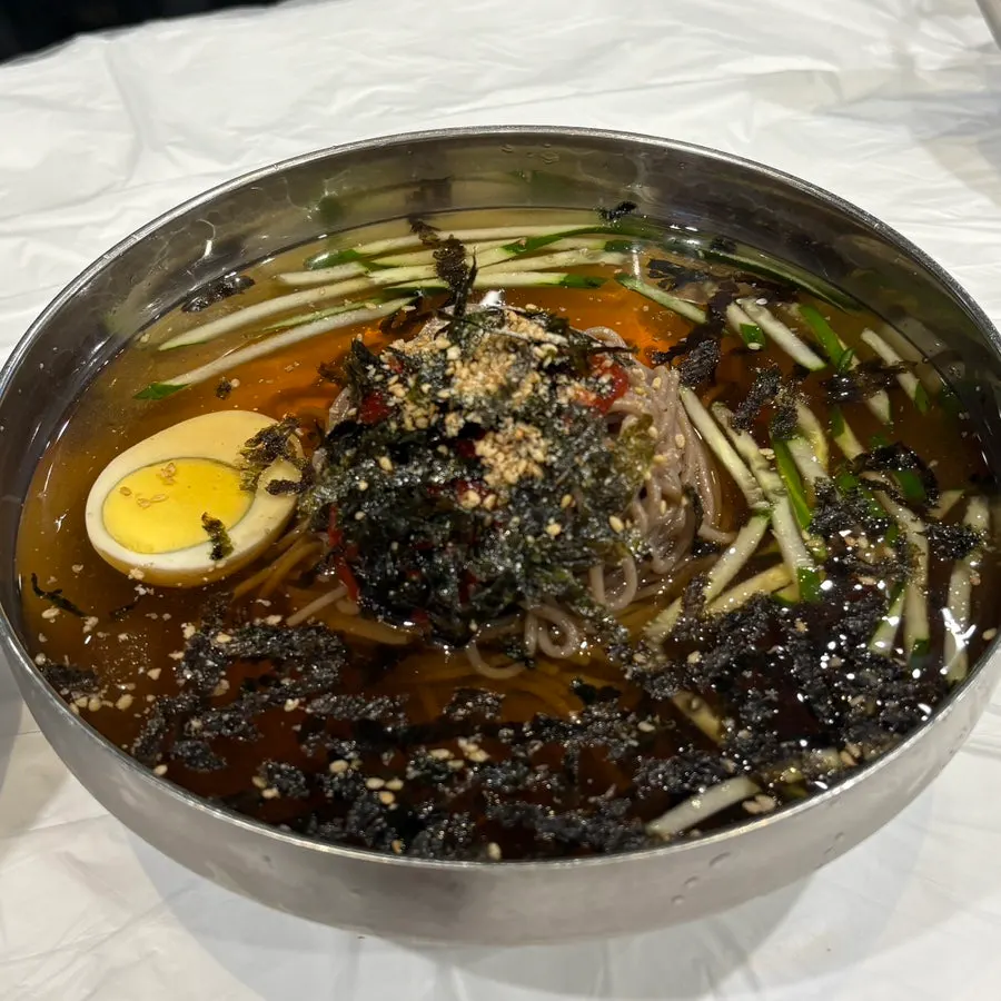 다시마 간장 베이스 물막국수