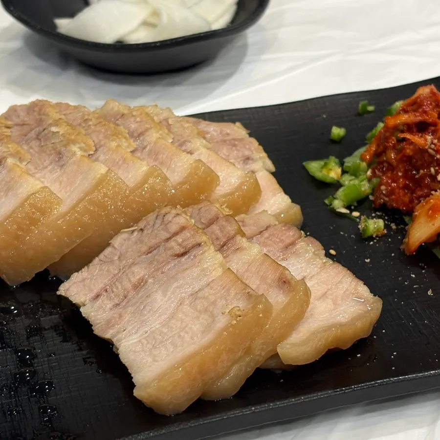 수육 한 점 클로즈업