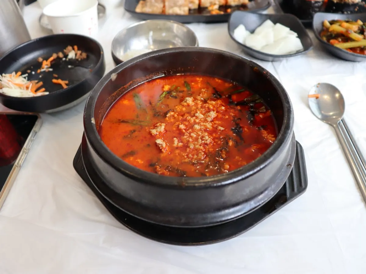 얼큰소스를 넣은 초당순두부 한 그릇