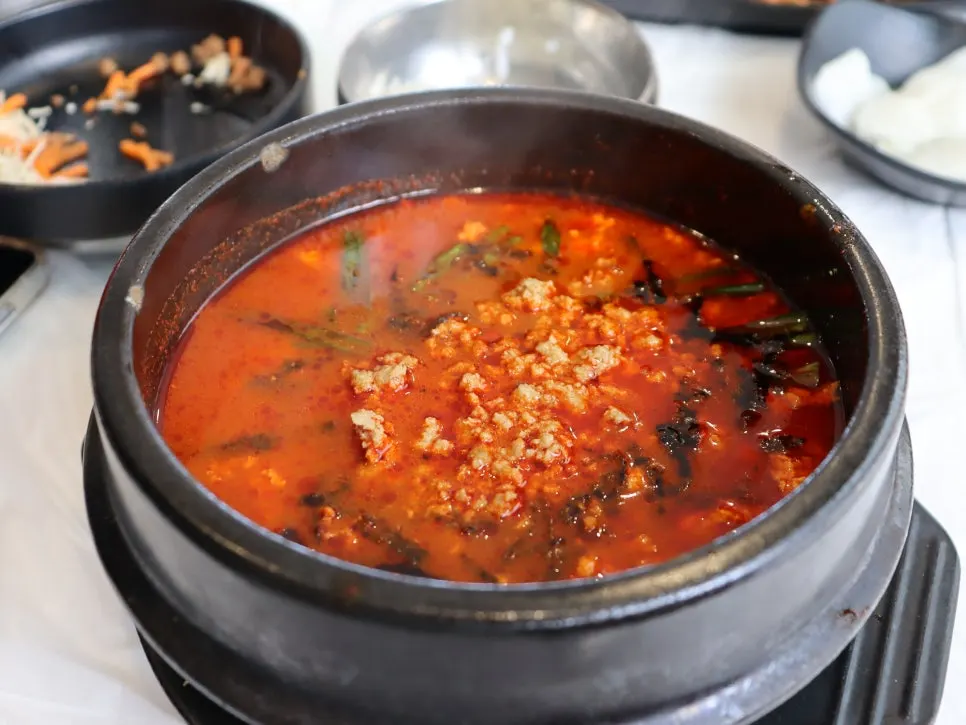 몽글몽글한 얼큰순두부 속살
