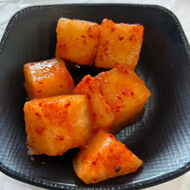 먼저 차려진 심플한 밑반찬