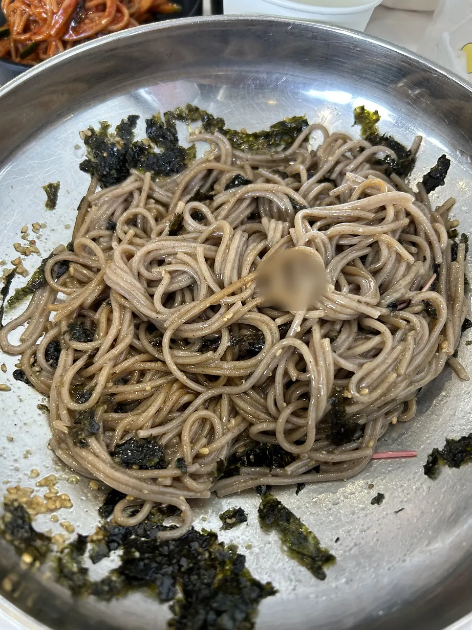 A bowl of ordered perilla oil makguksu
