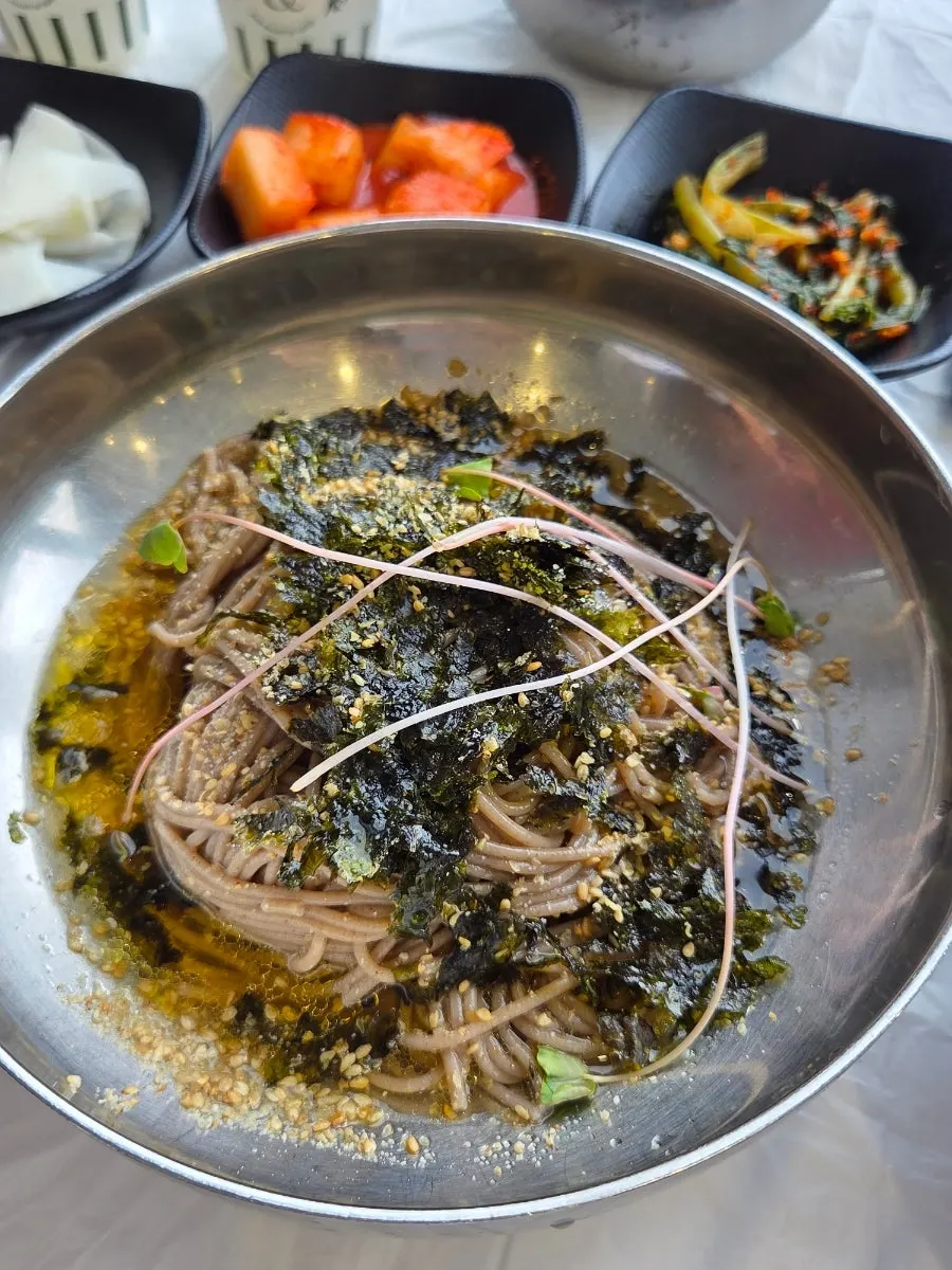 들기름막국수 한 그릇