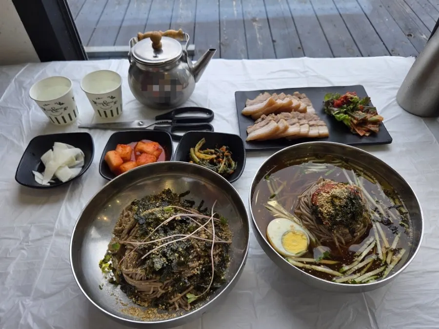 통창으로 보이는 강문해변 바다