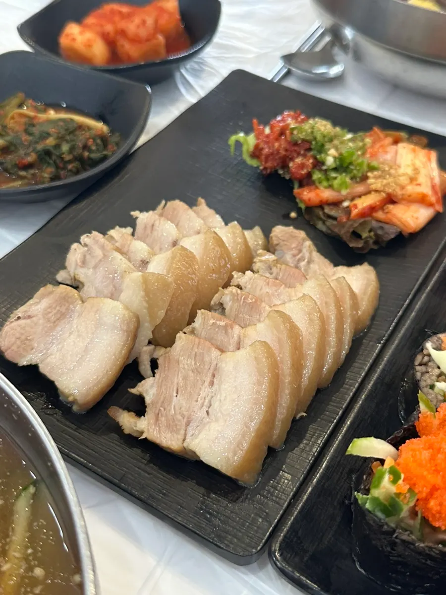Plate of boiled pork included in the two-person set