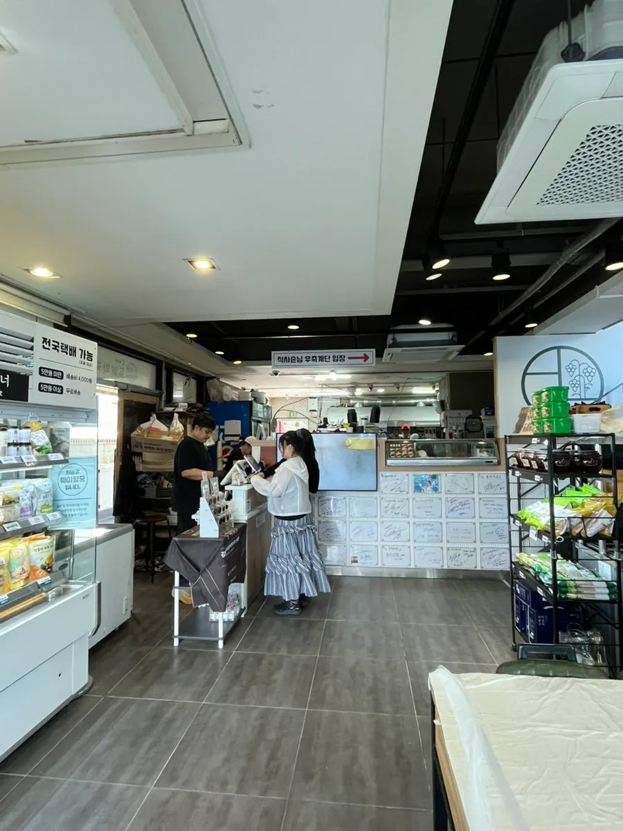 Store view showing floor guide signage at Gossi's Donghae Makguksu