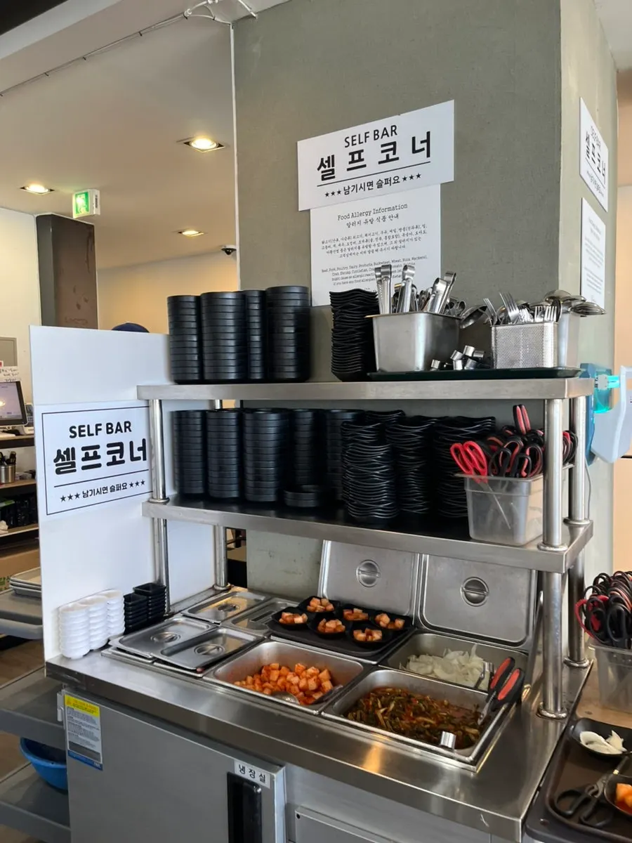 Self-serve refill side dish corner