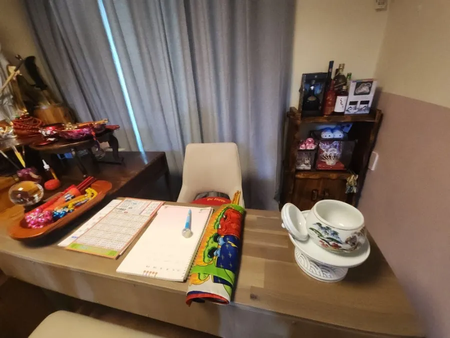 Scene of the reading covering this year's fortune
