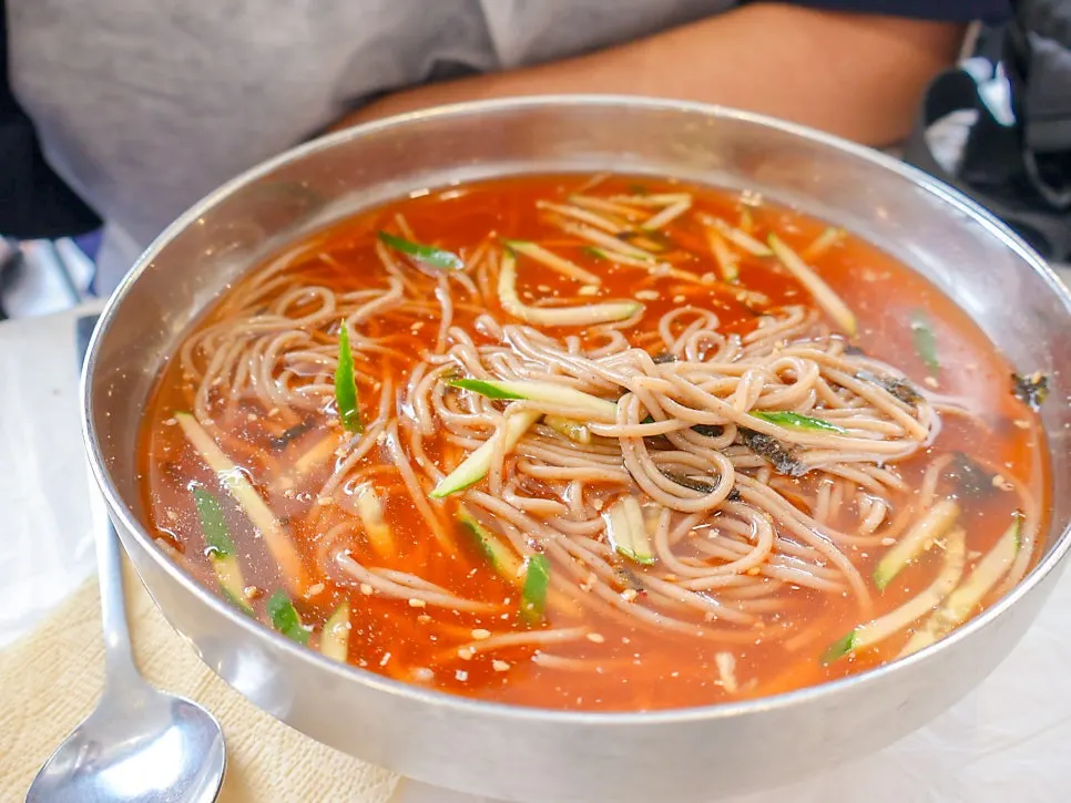 간장 육수 물막국수