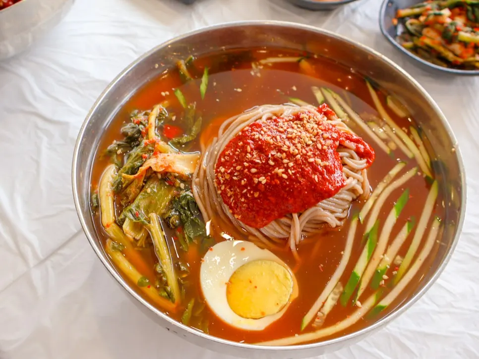 파김치를 곁들인 수육
