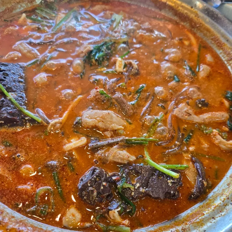 Large pieces of tripe in the hot pot