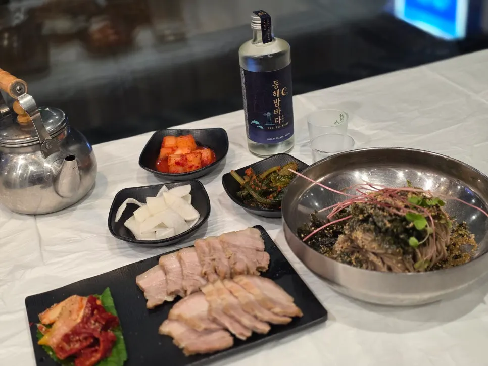 Basic side dishes and kettle of broth on the table