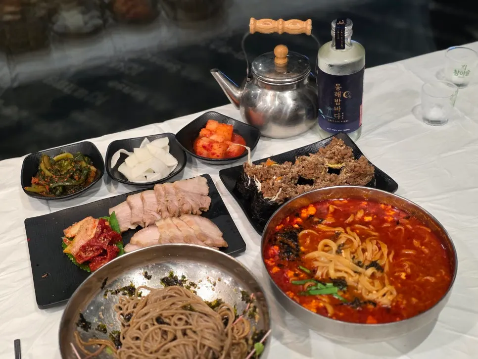 Kalguksu noodles soaked in the broth