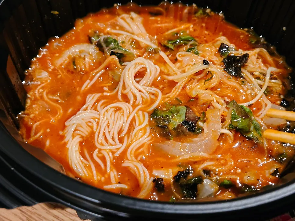 Samsami-ne's mulhoe with thin noodles and sashimi