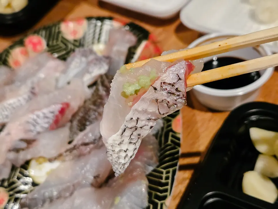 Mukeunji wrap topped with yubiki and garlic