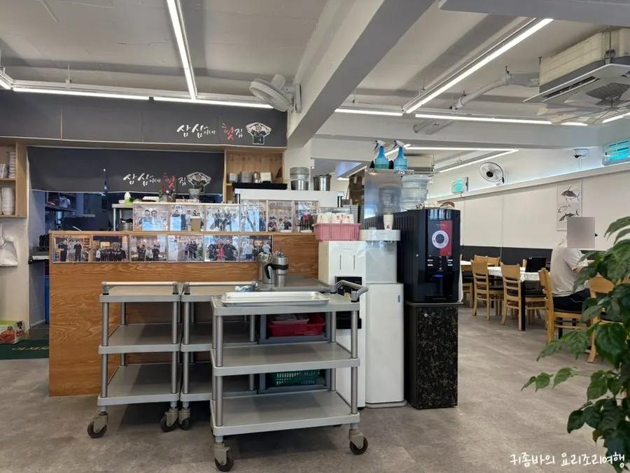 Interior of Samsami-ne Gyeongpodae Main Branch