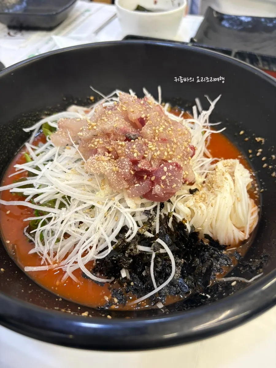 A bowl of mulhoe at Samsami-ne