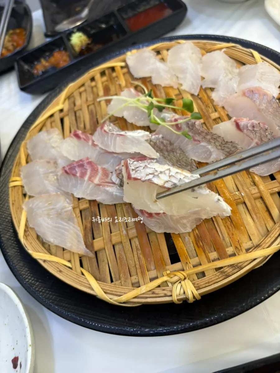 Thick-cut assorted sashimi