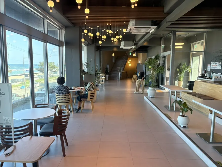 Interior atmosphere of the ocean-view café Baegya Coffee in Gangneung