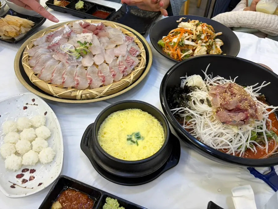 A plate of assorted sashimi with red sea bream yubiki