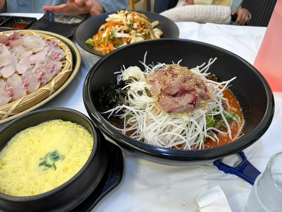 Assorted mulhoe with icy broth
