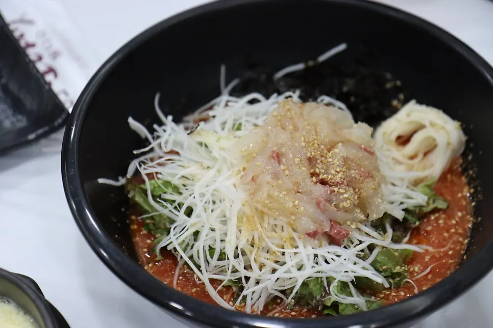 Bowl of mulhoe served first at Samsami-ne