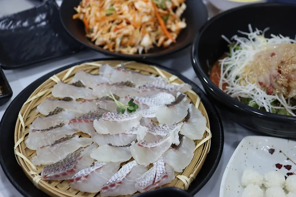 A plate of beautifully arranged red sea bream yubiki