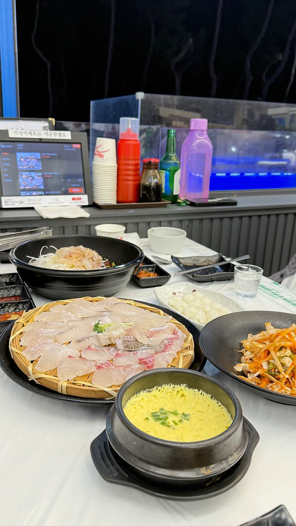 상추 깻잎 새우 묵은지김치 기본 반찬 세팅