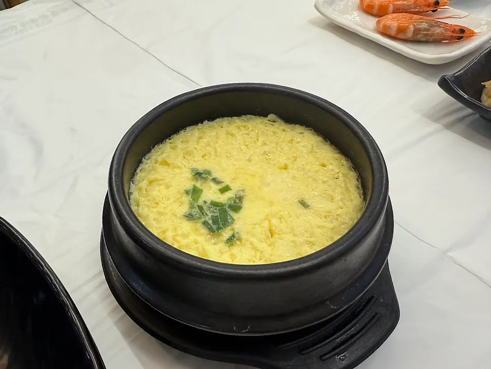 얇게 저민 참돔 유비끼회 접시
