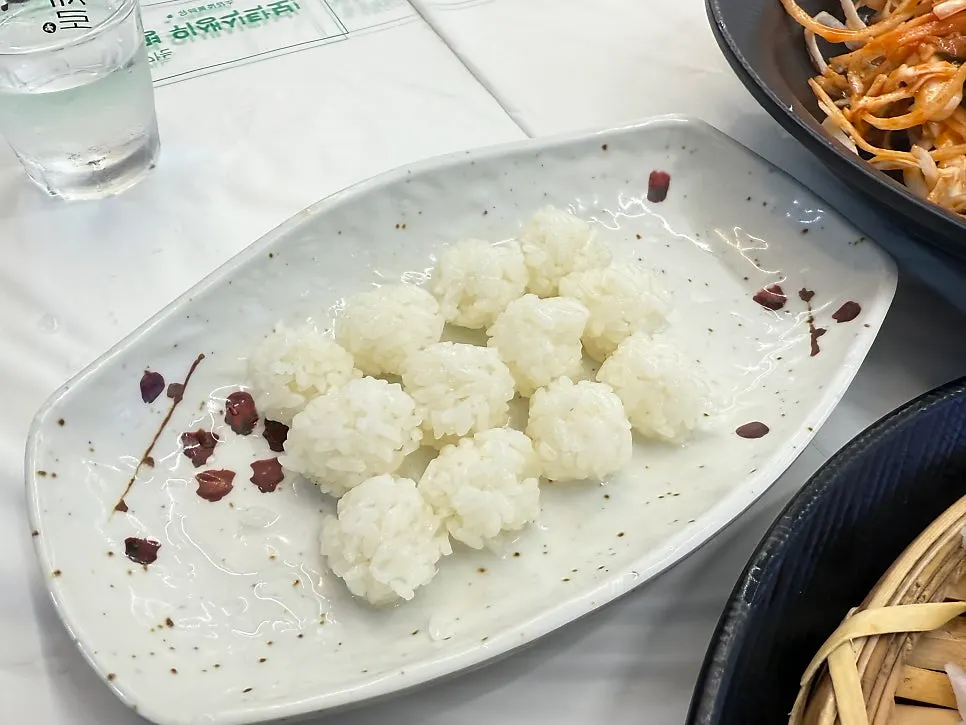 계란찜과 함께 차려진 회 상차림
