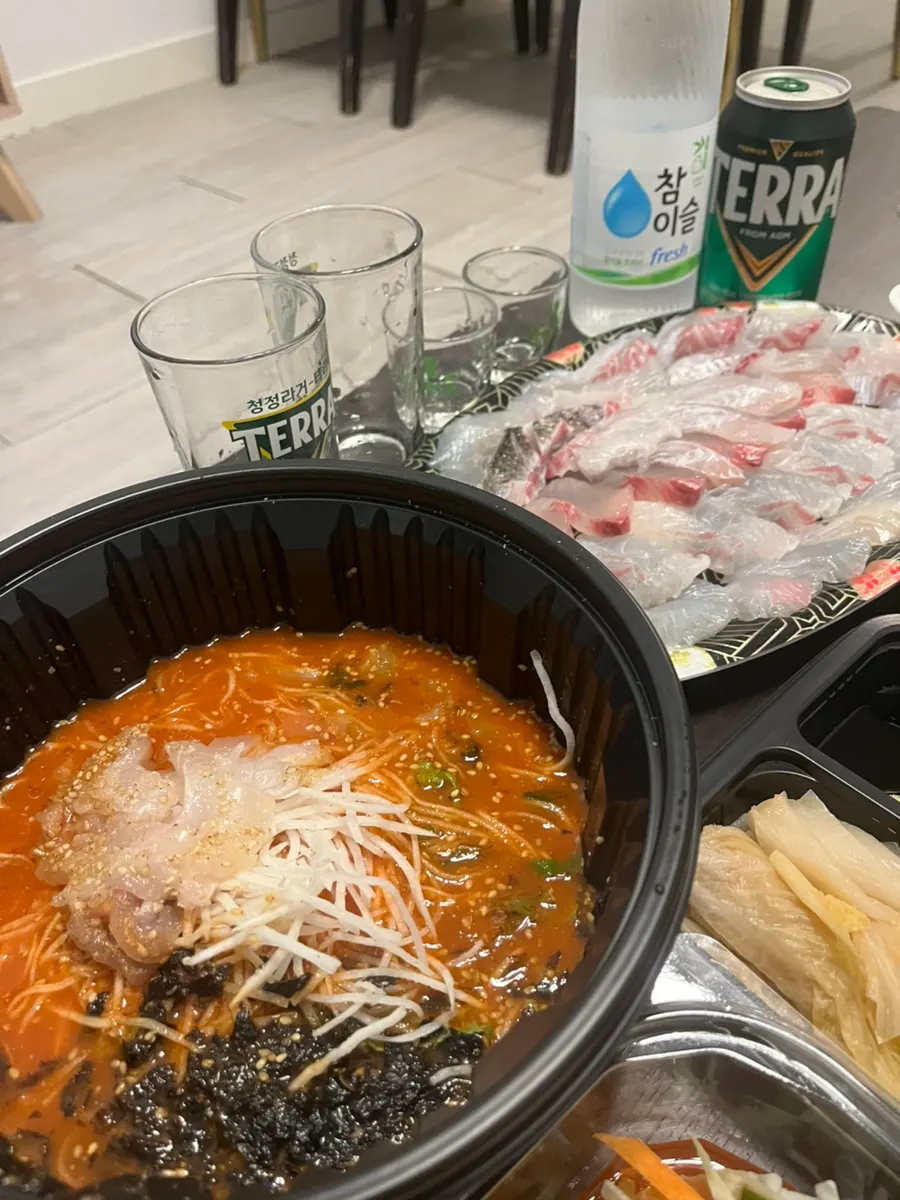포장한 물회 한 그릇