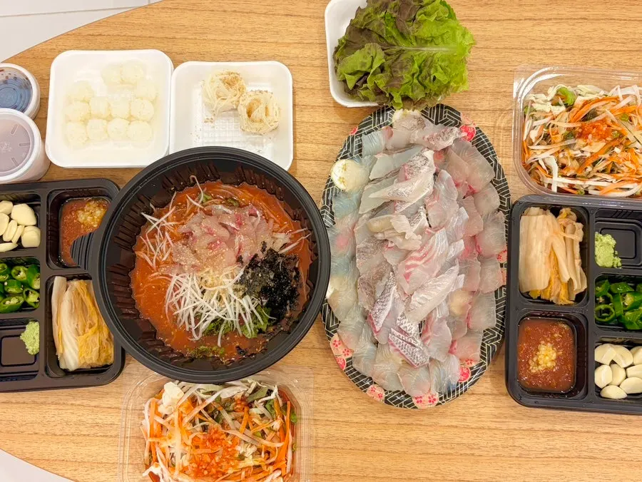 7만 원 모둠회 물회 세트 상차림