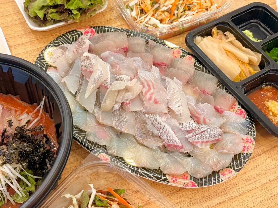 모둠회에 포함된 참돔유비끼