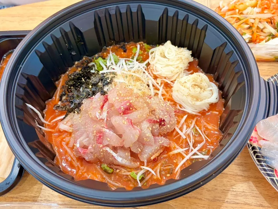 새콤달콤한 국물의 강릉 물회
