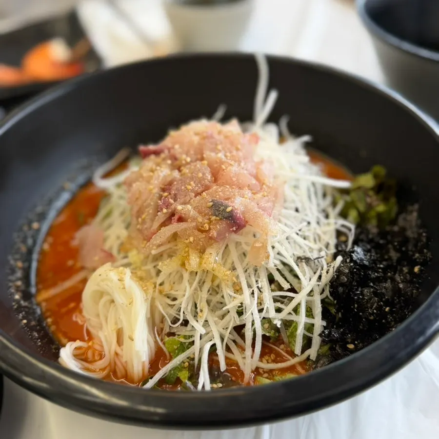Samsami-ne's mulhoe topped with vegetables, thin noodles and sashimi
