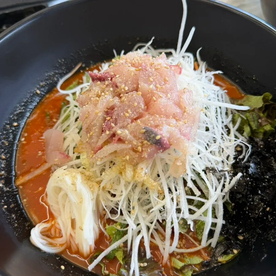 Close-up of the sashimi and vegetables in the mulhoe