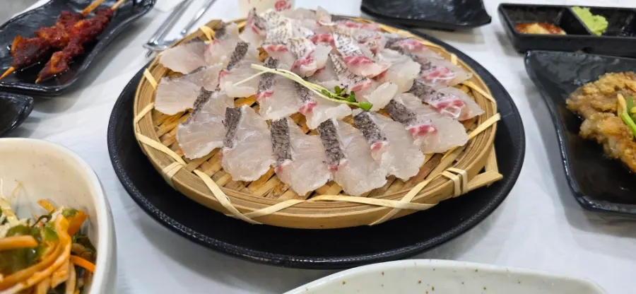 Red sea bream yubiki sashimi on a plate