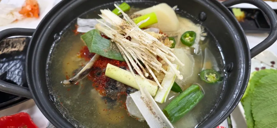 Maeuntang served to finish the meal