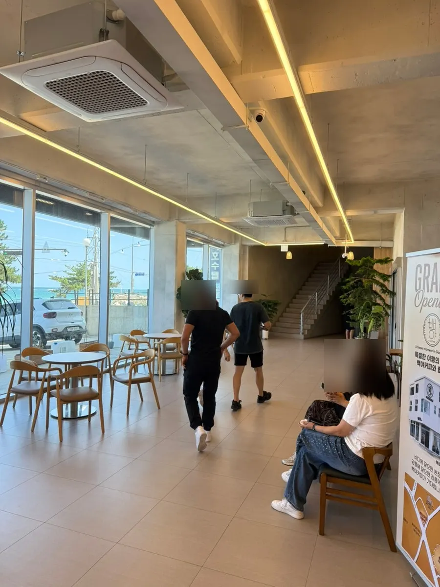 Tables and seating on Baegya Coffee's 1st floor