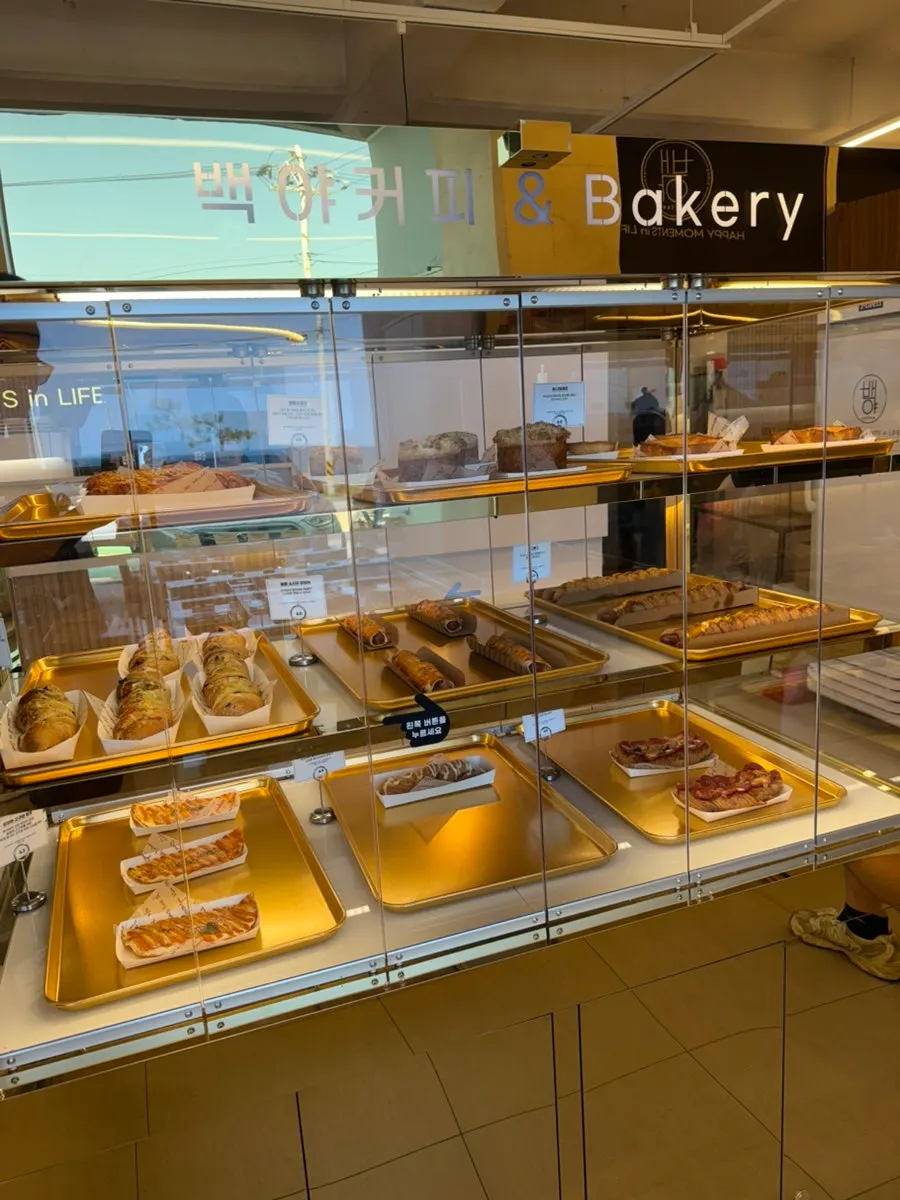 Bread and cake display to pair with coffee