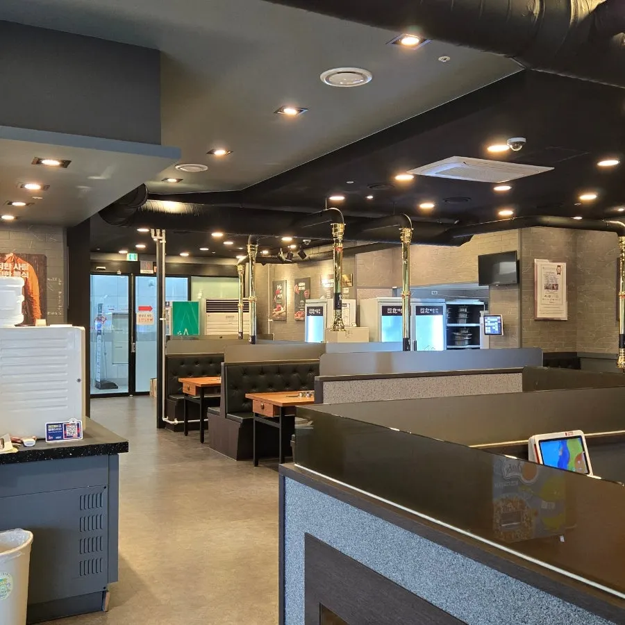 Restaurant space for dining with children