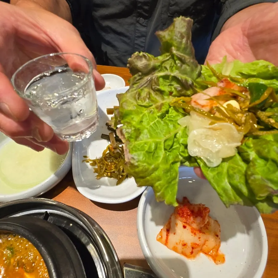 Grilled pork served with geotjeori